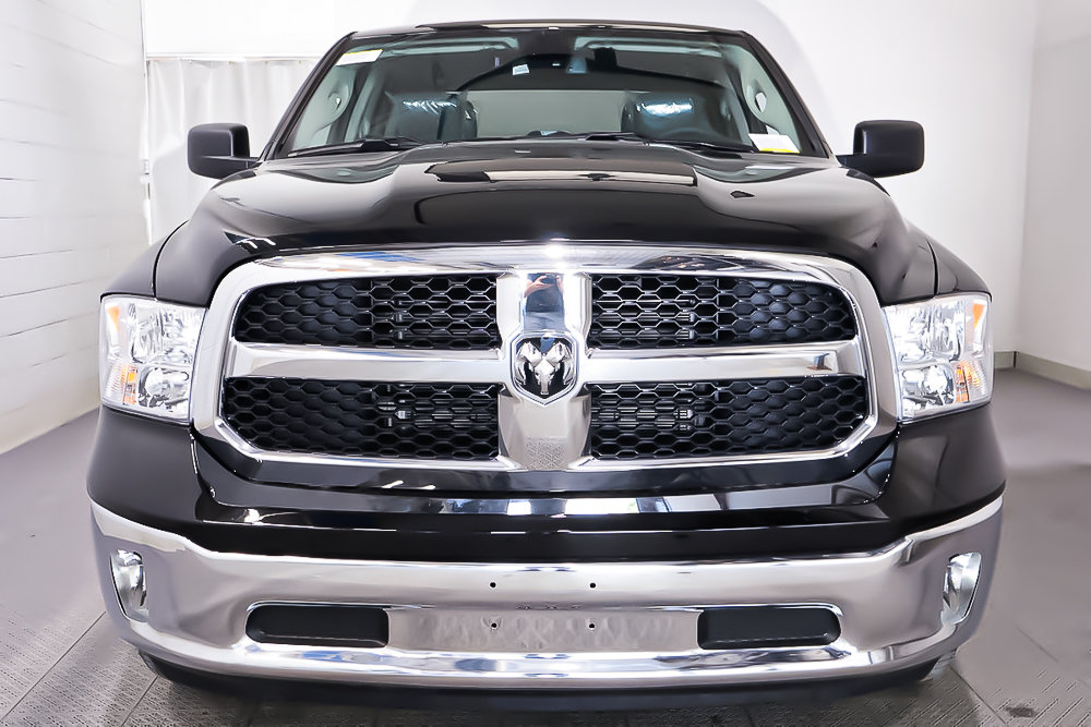 2024 Ram 1500 Classic TRADESMAN in Terrebonne, Quebec - 2 - w1024h768px