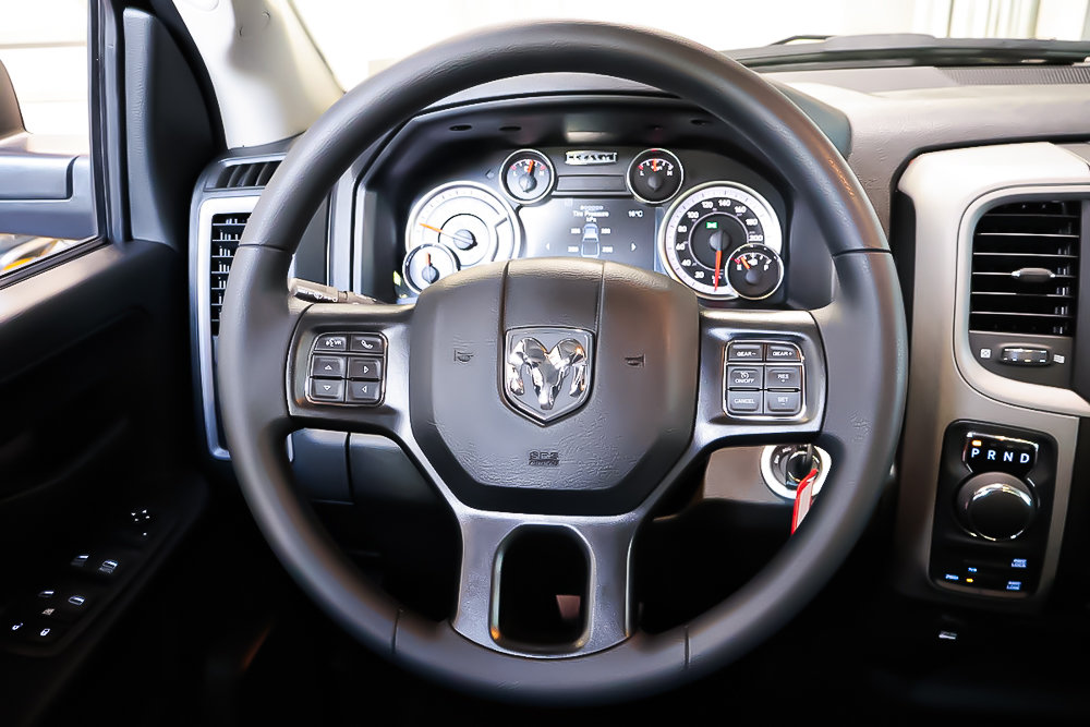 2024 Ram 1500 Classic TRADESMAN in Terrebonne, Quebec - 11 - w1024h768px