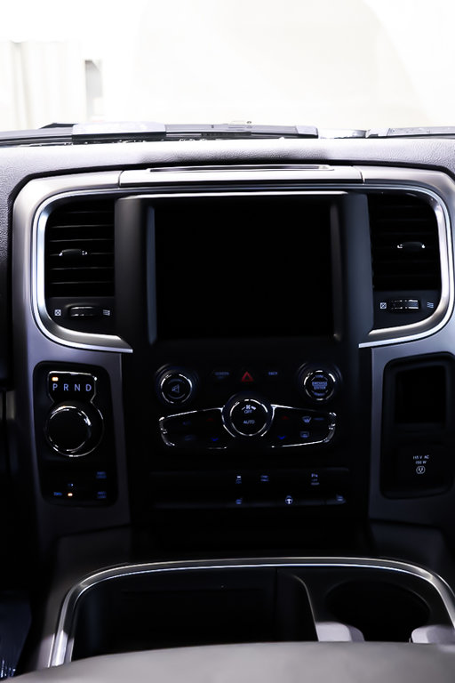 2024 Ram 1500 Classic WARLOCK in Terrebonne, Quebec - 13 - w1024h768px