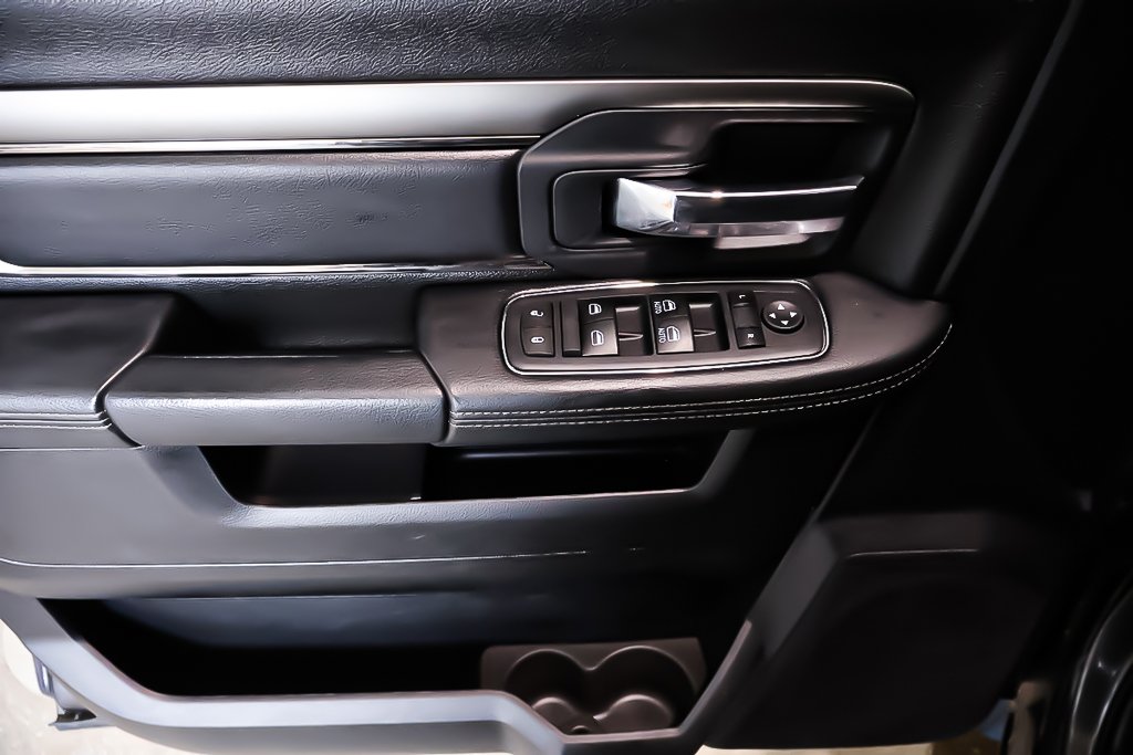 Ram 1500 SPORT + 4X4 + CREW CAB + V8 HEMI 5.7L 2015 à Terrebonne, Québec - 23 - w1024h768px