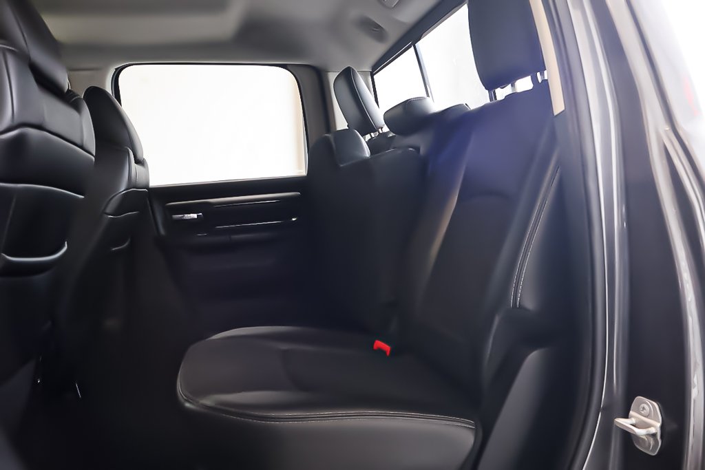 Ram 1500 SPORT + 4X4 + CREW CAB + V8 HEMI 5.7L 2015 à Terrebonne, Québec - 25 - w1024h768px