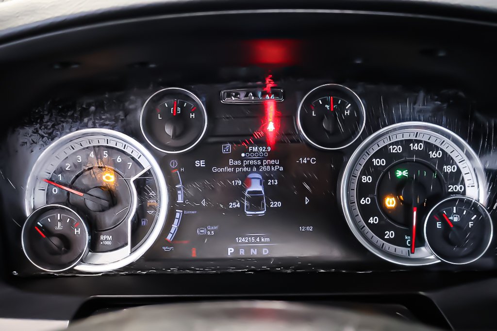 Ram 1500 SPORT + 4X4 + CREW CAB + V8 HEMI 5.7L 2015 à Terrebonne, Québec - 18 - w1024h768px