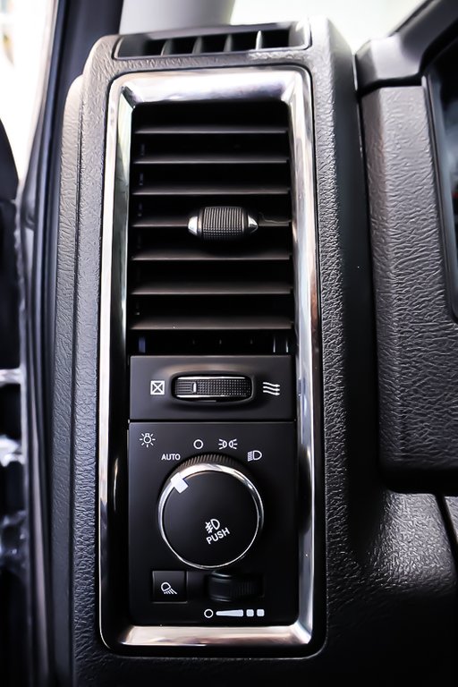 Ram 1500 SPORT + 4X4 + CREW CAB + V8 HEMI 5.7L 2015 à Terrebonne, Québec - 22 - w1024h768px