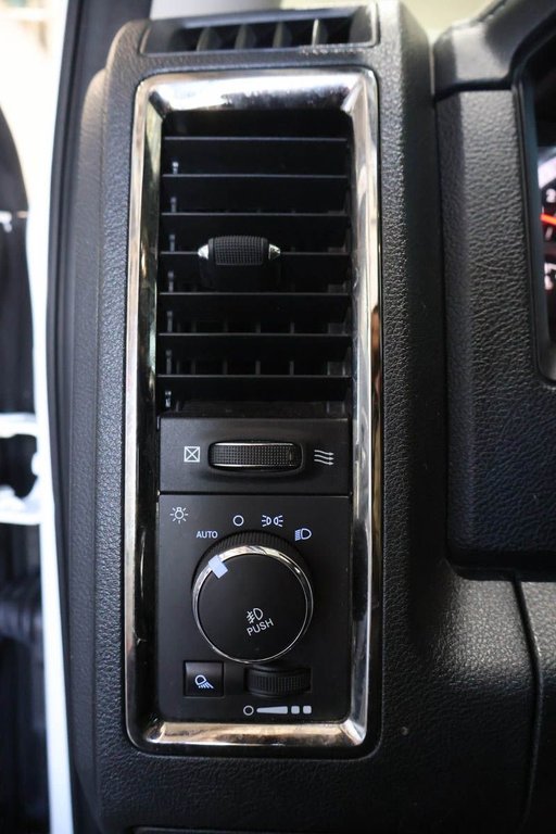 Ram 1500 SPORT + 4X4 + CREW CAB + BOITE 6' 2015 à Terrebonne, Québec - 25 - w1024h768px
