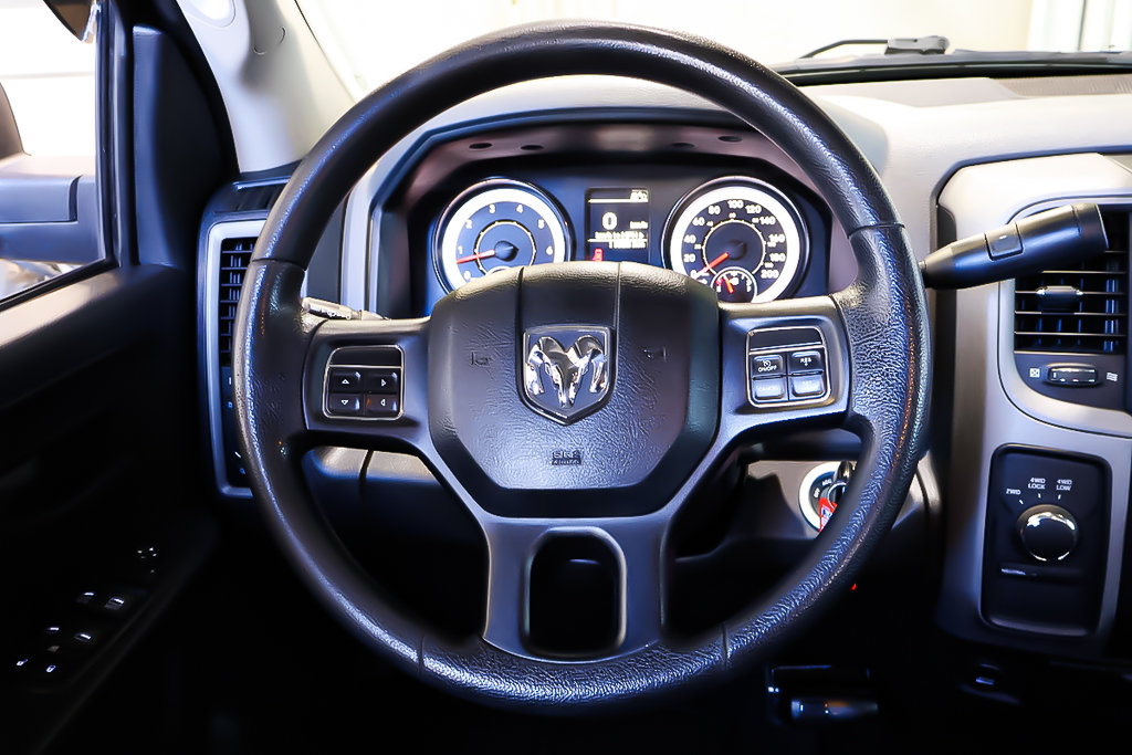 2017 Ram 1500 SXT + 4X4 + QUAD CAB + V8 + BOITE DE SIX PIEDS in Terrebonne, Quebec - 14 - w1024h768px