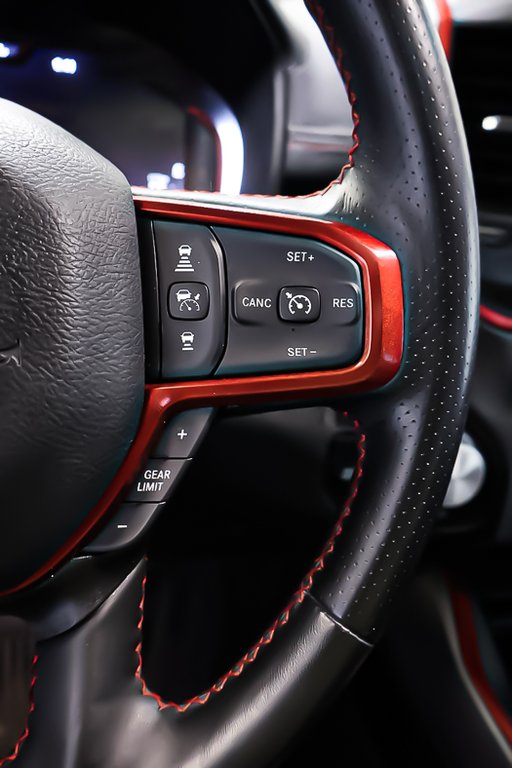 2017 Ram 1500 TRADESMAN + 4X4 CREW CAB + V8 HEMI 5.7L in Terrebonne, Quebec - 18 - w1024h768px