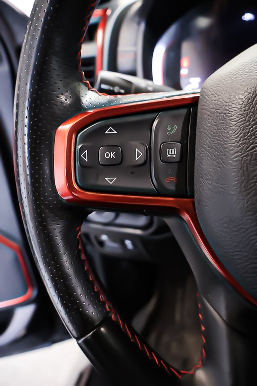 2017 Ram 1500 TRADESMAN + 4X4 CREW CAB + V8 HEMI 5.7L in Terrebonne, Quebec - 17 - w1024h768px