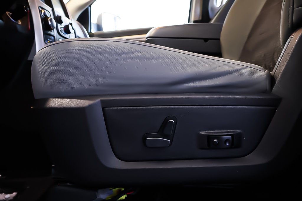 Ram 1500 OUTDOORSMAN + 4X4 + QUAD CAB + V8 HEMI 5.7L 2017 à Terrebonne, Québec - 11 - w1024h768px