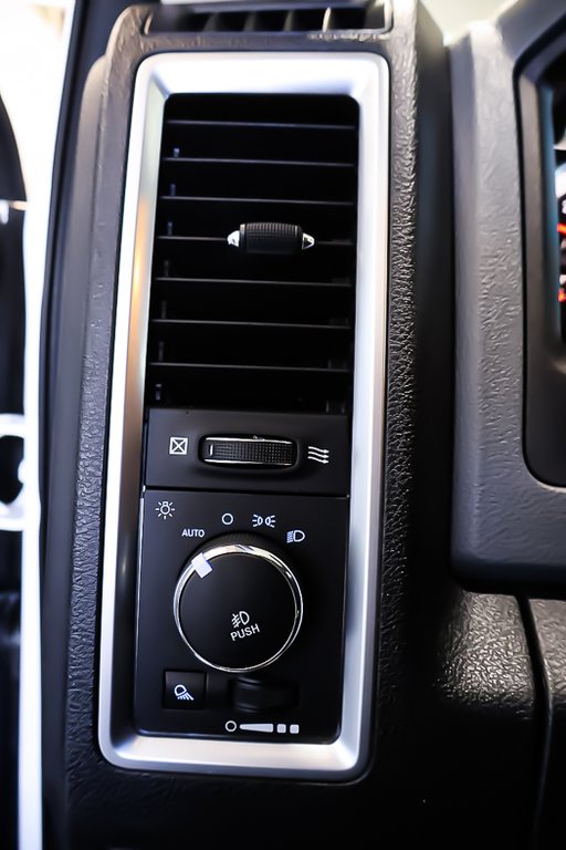 Ram 1500 OUTDOORSMAN + 4X4 + QUAD CAB + V8 HEMI 5.7L 2017 à Terrebonne, Québec - 23 - w1024h768px