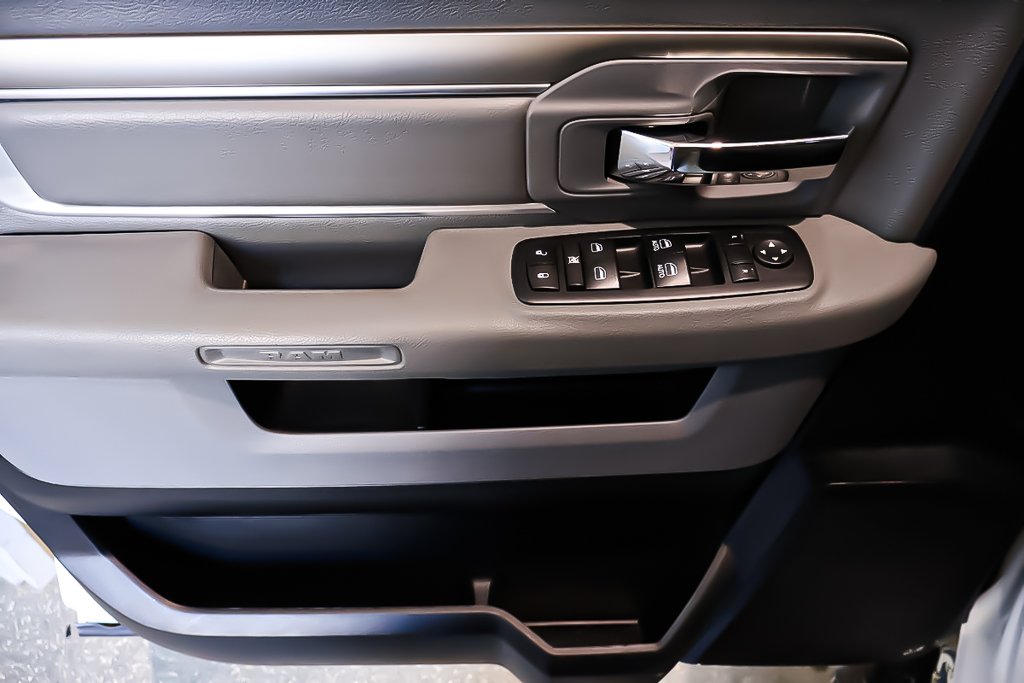 Ram 1500 OUTDOORSMAN + 4X4 + QUAD CAB + V8 HEMI 5.7L 2017 à Terrebonne, Québec - 25 - w1024h768px