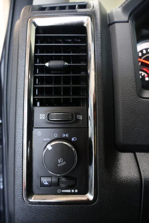 Ram 1500 SPORT + 4X4 + CREW CAB + V8 HEMI 5.7L 2017 à Terrebonne, Québec - 23 - w1024h768px