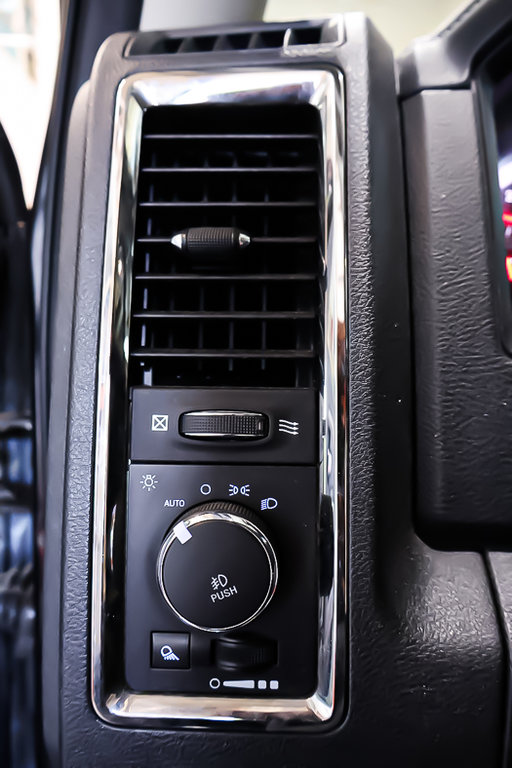 2018 Ram 1500 SPORT + 4X4 + CREW CAB + BOITE 6'4'' in Terrebonne, Quebec - 22 - w1024h768px
