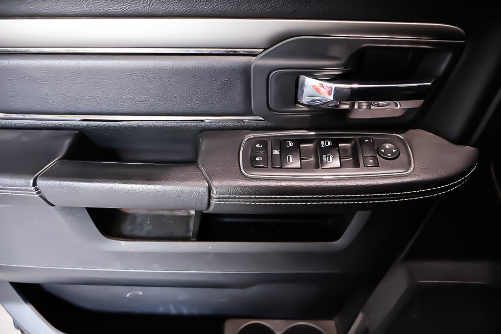 2018 Ram 1500 SPORT + 4X4 + CREW CAB + BOITE 6'4'' in Terrebonne, Quebec - 23 - w1024h768px