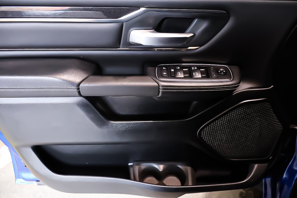 2019 Ram 1500 SPORT + 4X4 + CREW CAB + V8 HEMI 5.7L in Terrebonne, Quebec - 20 - w1024h768px