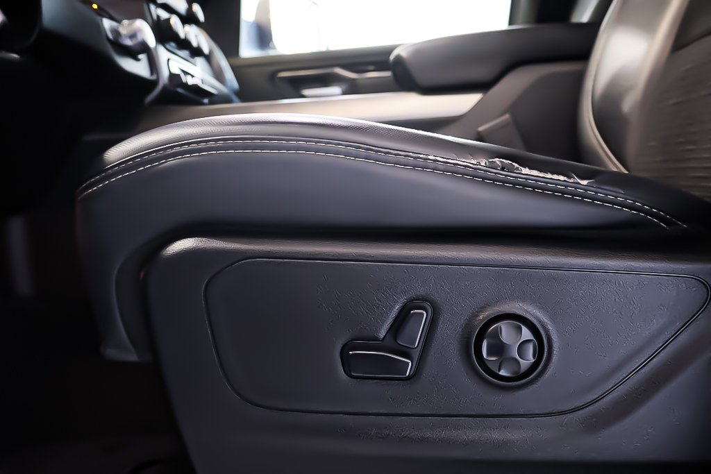 2019 Ram 1500 SPORT + 4X4 + CREW CAB + V8 HEMI 5.7L in Terrebonne, Quebec - 9 - w1024h768px