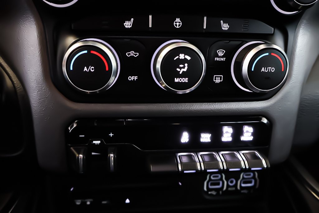 2019 Ram 1500 SPORT + 4X4 + CREW CAB + V8 HEMI 5.7L in Terrebonne, Quebec - 18 - w1024h768px