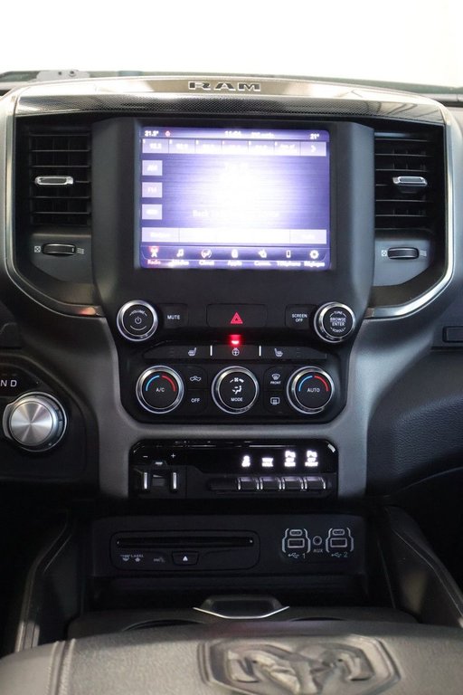 2019 Ram 1500 SPORT + 4X4 + CREW CAB + V8 5.7L + BOITE 6' 4'' in Terrebonne, Quebec - 21 - w1024h768px