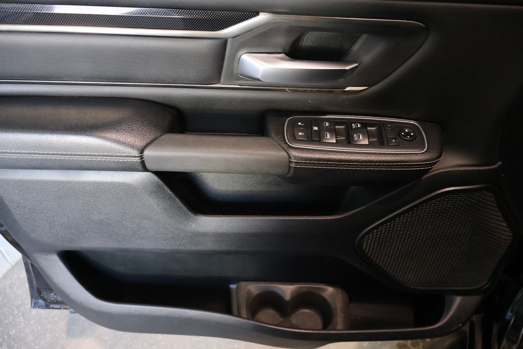 2019 Ram 1500 SPORT + 4X4 + CREW CAB + V8 5.7L + BOITE 6' 4'' in Terrebonne, Quebec - 26 - w1024h768px