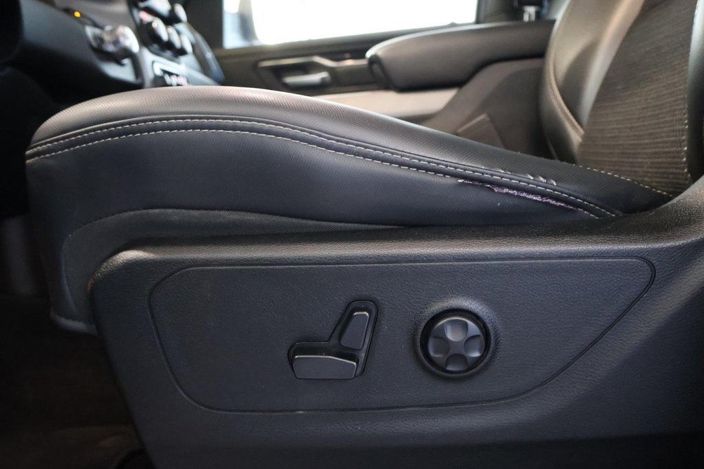 2019 Ram 1500 SPORT + 4X4 + CREW CAB + V8 5.7L + BOITE 6' 4'' in Terrebonne, Quebec - 11 - w1024h768px