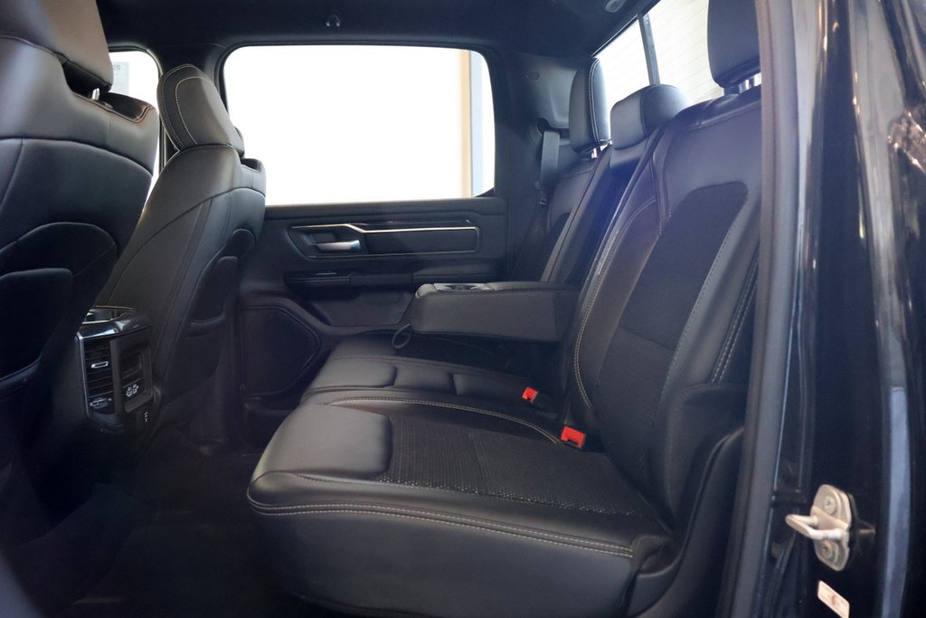 2019 Ram 1500 SPORT + 4X4 + CREW CAB + V8 5.7L + BOITE 6' 4'' in Terrebonne, Quebec - 27 - w1024h768px