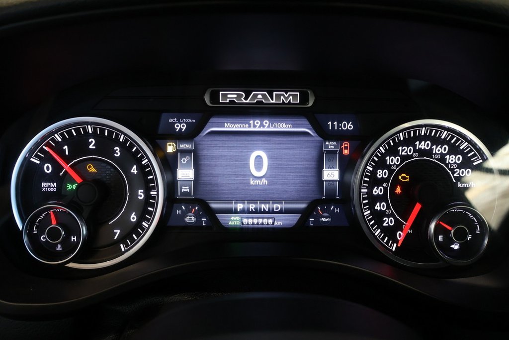2019 Ram 1500 SPORT + 4X4 + CREW CAB + V8 5.7L + BOITE 6' 4'' in Terrebonne, Quebec - 18 - w1024h768px