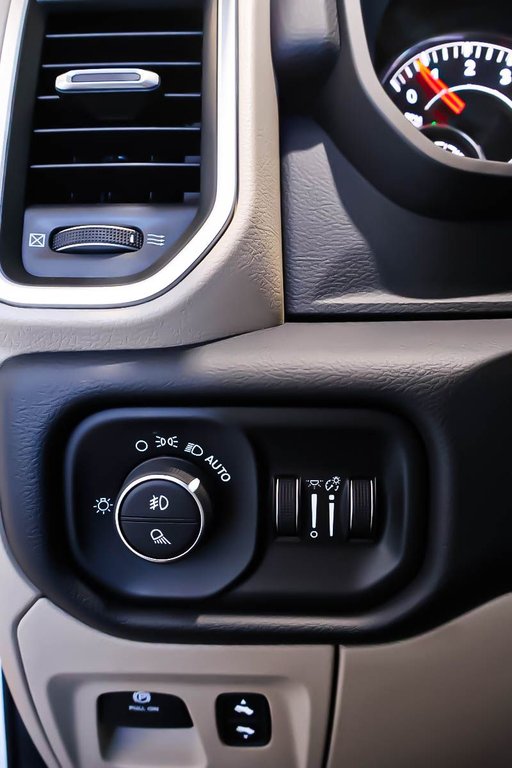 Ram 1500 BIG HORN + 4X4 + CREW CAB + V8 5.7L + BOITE 6'4 2019 à Terrebonne, Québec - 23 - w1024h768px