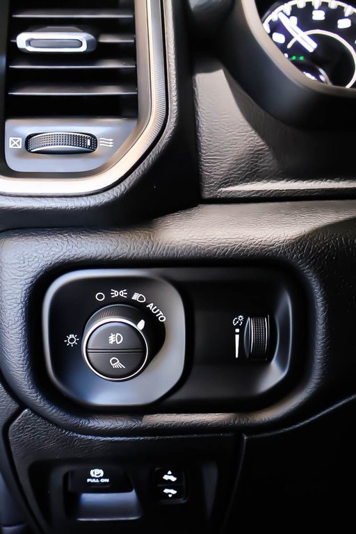 2020 Ram 1500 REBEL + 4X4 + QUAD CAB + ALLURE NOIRE + V8 HEMI in Terrebonne, Quebec - 25 - w1024h768px