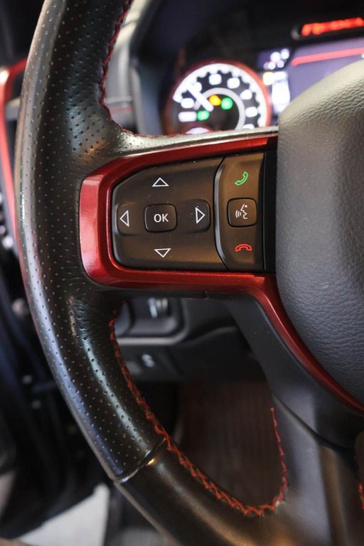 Ram 1500 REBEL + 4X4 + CREW CAB + V8 HEMI 5.7L 2020 à Terrebonne, Québec - 15 - w1024h768px