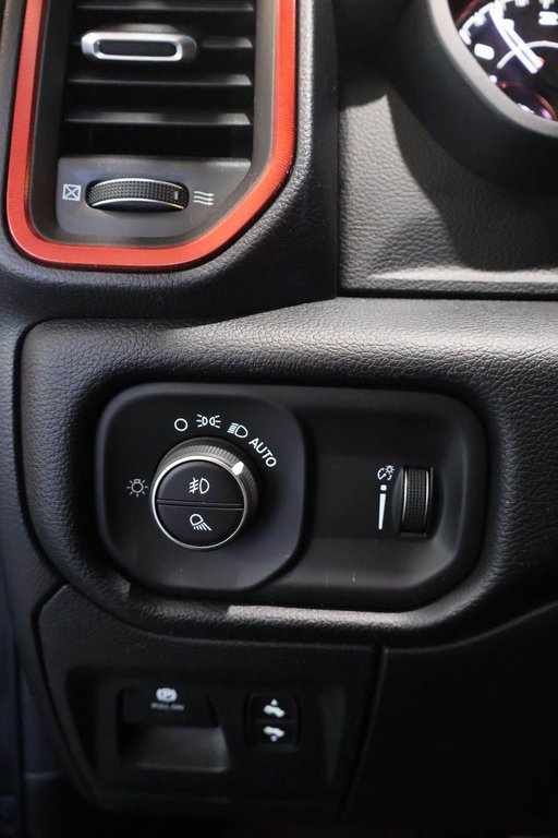 Ram 1500 REBEL + 4X4 + CREW CAB + V8 HEMI 5.7L 2020 à Terrebonne, Québec - 25 - w1024h768px