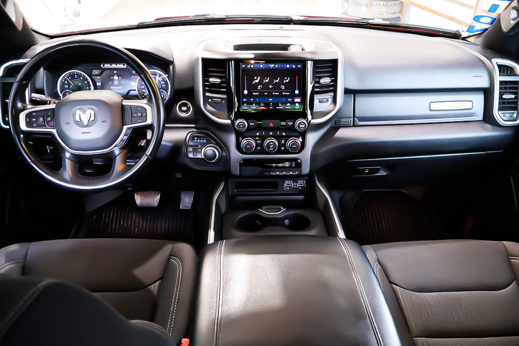 Ram 1500 BIG HORN + NIGHT EDITION + 4X4 + V8 HEMI 5.7L 2022 à Terrebonne, Québec - 13 - w1024h768px
