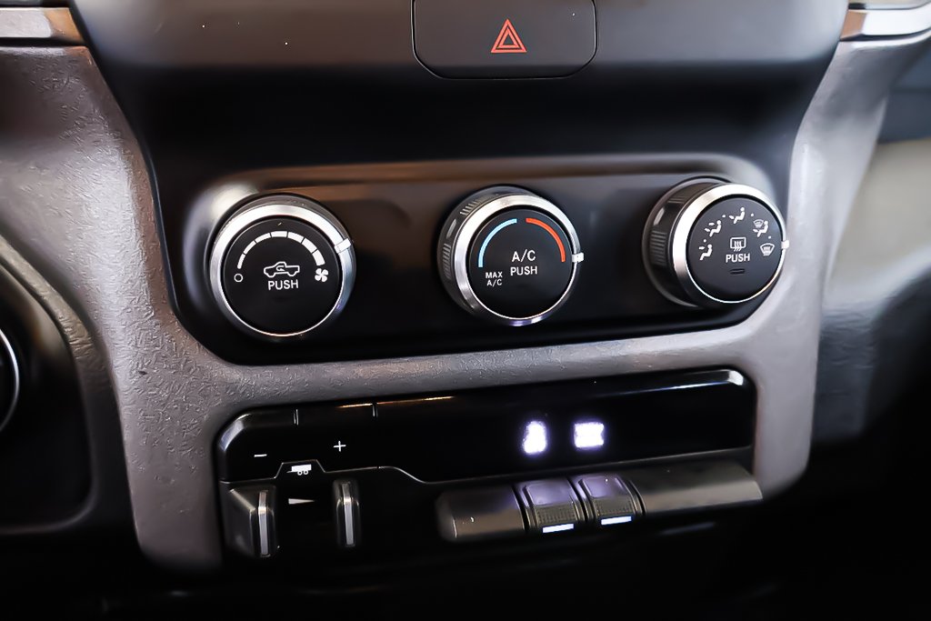 2022 Ram 1500 TRADESMAN + CREW CAB + 4X4 + v6 3.6l in Terrebonne, Quebec - 23 - w1024h768px