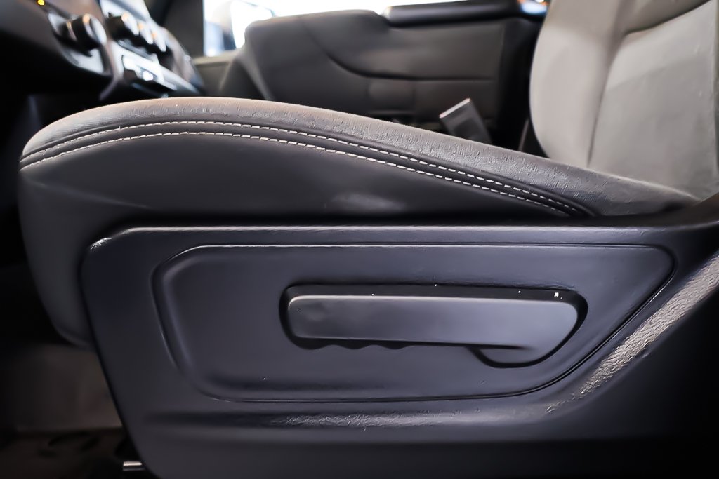 2022 Ram 1500 TRADESMAN + CREW CAB + 4X4 + v6 3.6l in Terrebonne, Quebec - 11 - w1024h768px