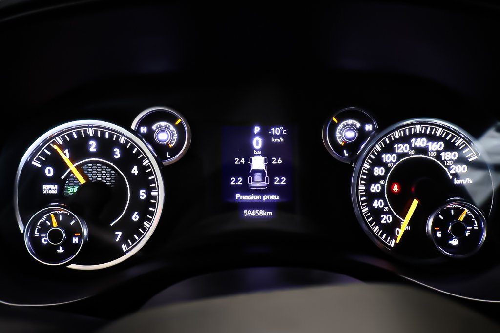 2022 Ram 1500 TRADESMAN + CREW CAB + 4X4 + v6 3.6l in Terrebonne, Quebec - 18 - w1024h768px