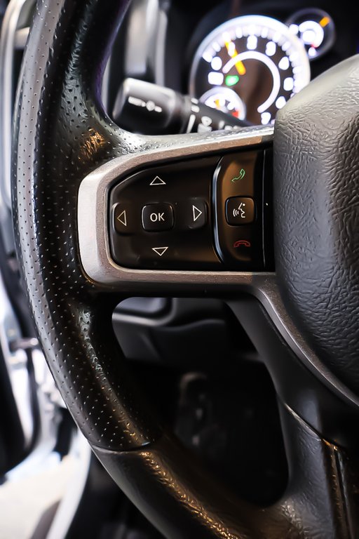 2022 Ram 1500 TRADESMAN + CREW CAB + 4X4 + v6 3.6l in Terrebonne, Quebec - 15 - w1024h768px