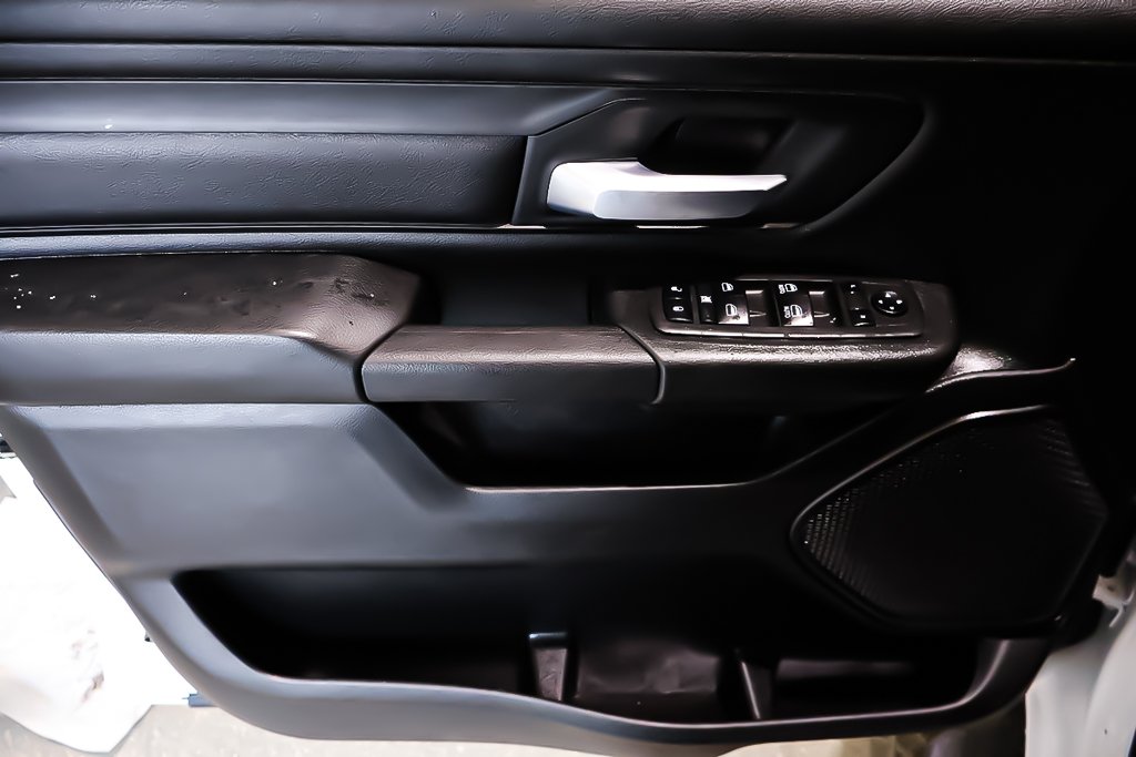 2022 Ram 1500 TRADESMAN + CREW CAB + 4X4 + v6 3.6l in Terrebonne, Quebec - 26 - w1024h768px