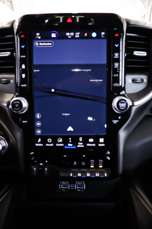 2022 Ram 1500 SPORT + 4X4 CREW CAB + V8 HEMI 5.7L in Terrebonne, Quebec - 23 - w1024h768px