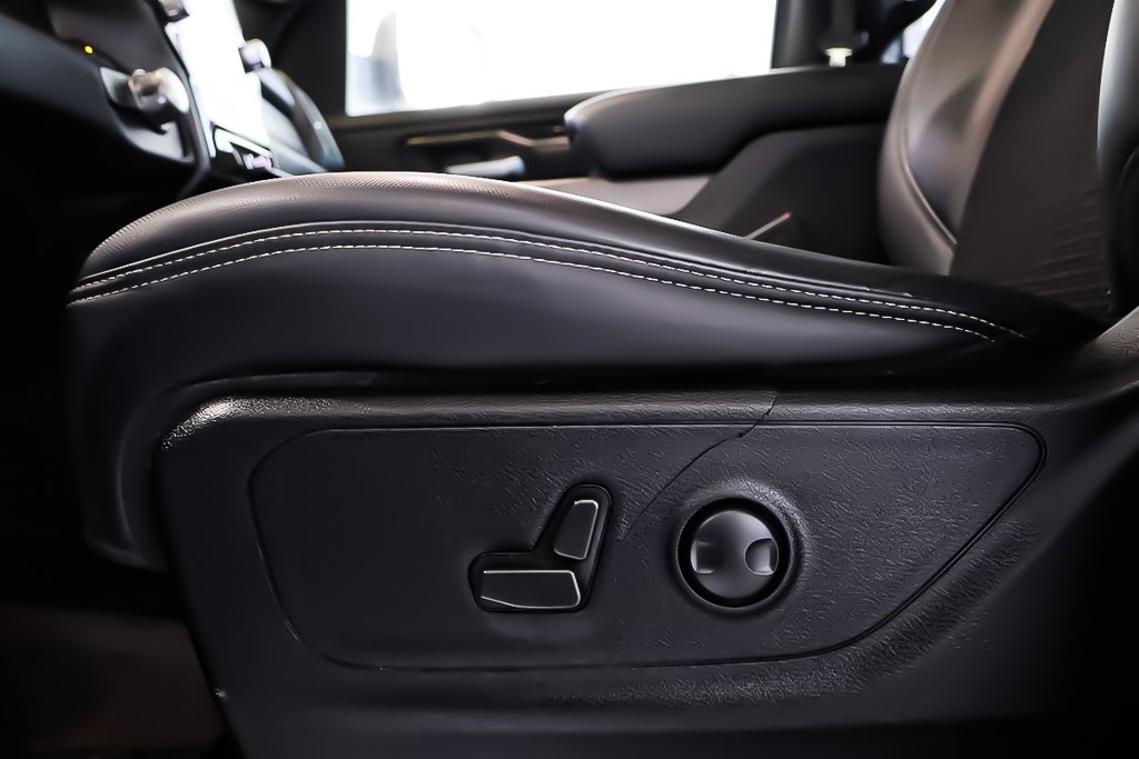 2022 Ram 1500 SPORT + 4X4 CREW CAB + V8 HEMI 5.7L in Terrebonne, Quebec - 11 - w1024h768px