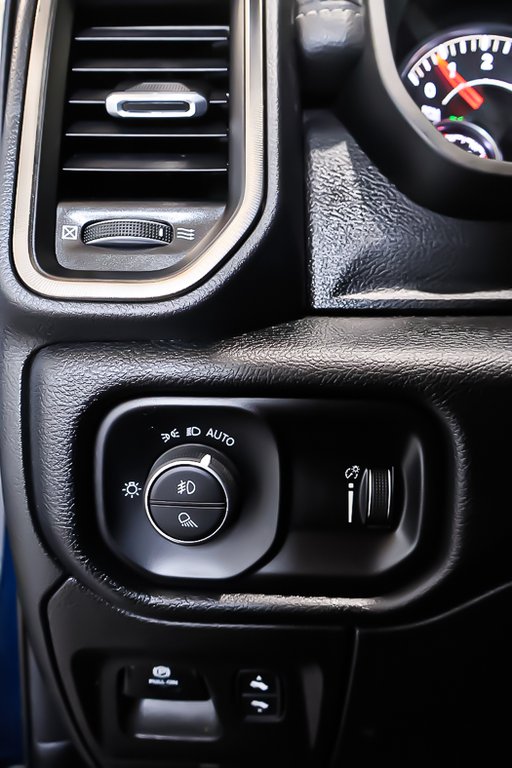2022 Ram 1500 SPORT + 4X4 CREW CAB + V8 HEMI 5.7L in Terrebonne, Quebec - 26 - w1024h768px