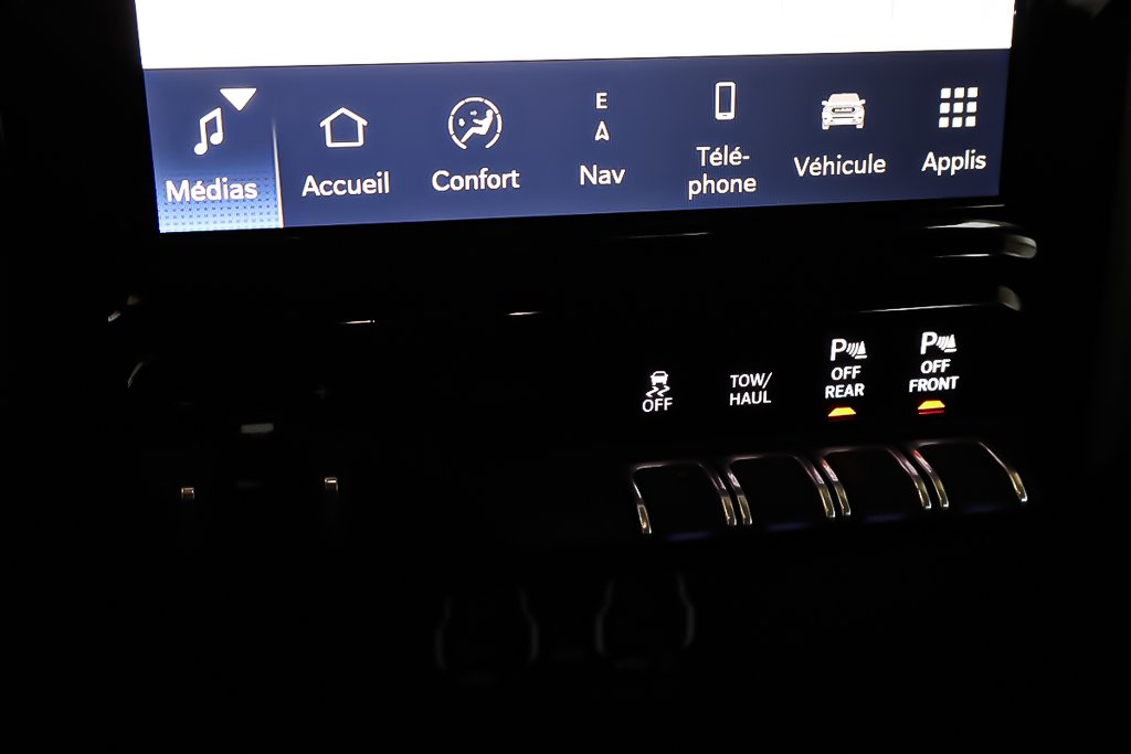 2022 Ram 1500 SPORT + 4X4 CREW CAB + V8 HEMI 5.7L in Terrebonne, Quebec - 25 - w1024h768px