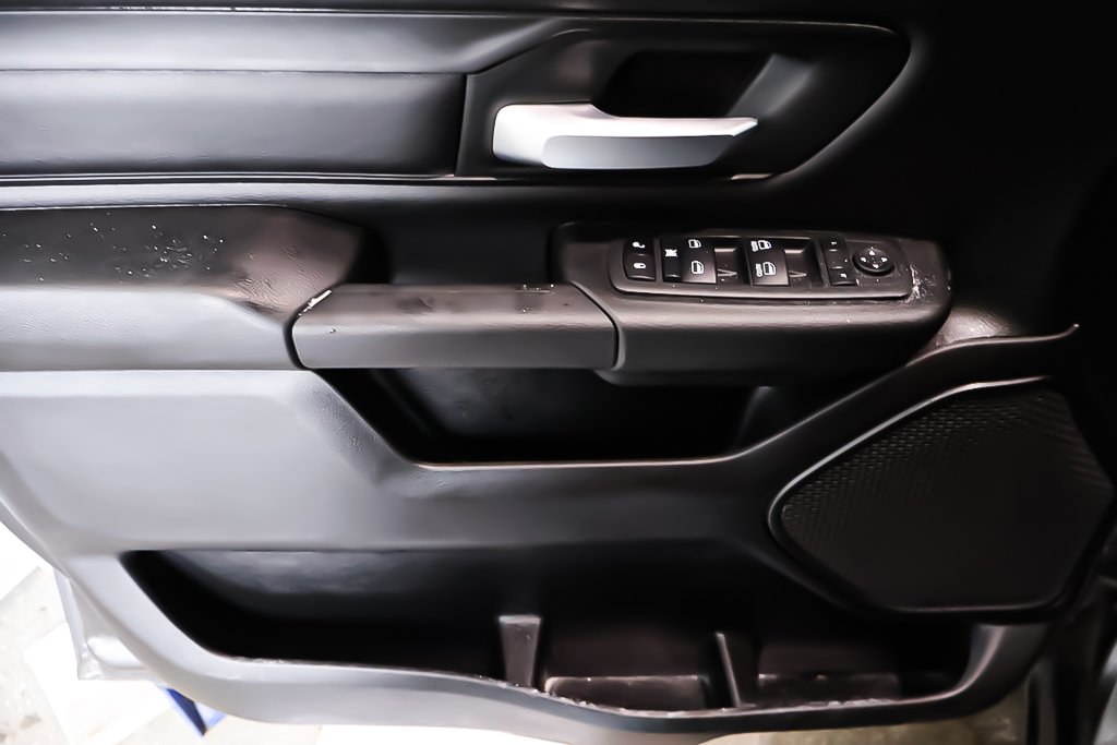 2022 Ram 1500 TRADESMAN + 4X4 CREW CAB + V6 3.6L in Terrebonne, Quebec - 26 - w1024h768px