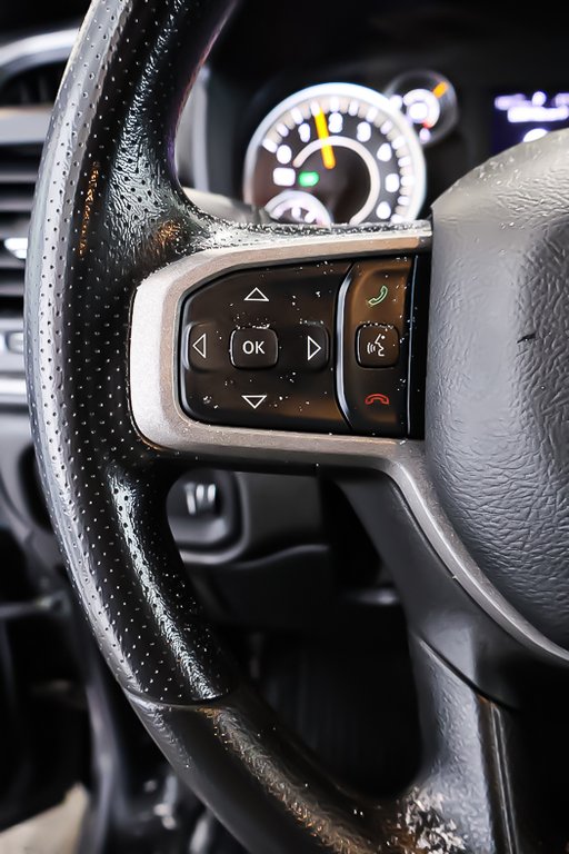 2022 Ram 1500 TRADESMAN + 4X4 CREW CAB + V6 3.6L in Terrebonne, Quebec - 15 - w1024h768px
