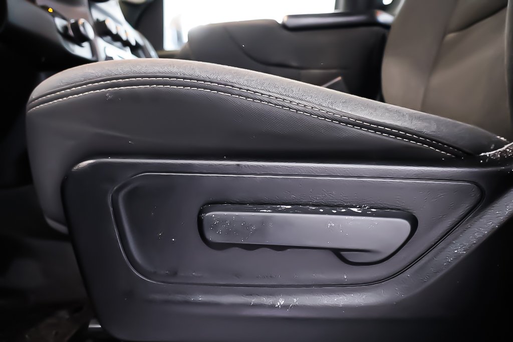 2022 Ram 1500 TRADESMAN + 4X4 CREW CAB + V6 3.6L in Terrebonne, Quebec - 11 - w1024h768px