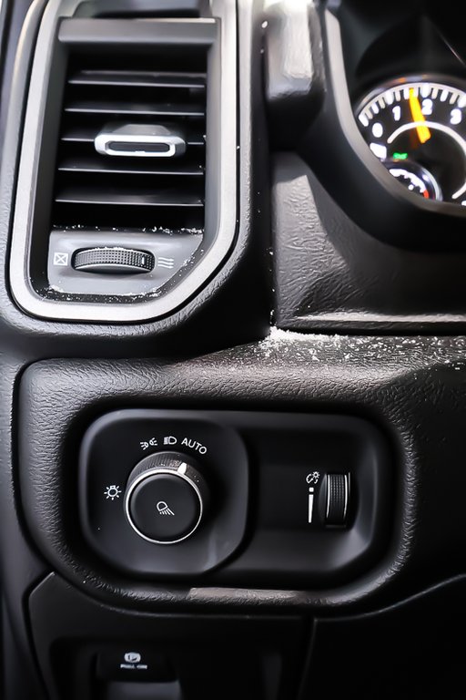 2022 Ram 1500 TRADESMAN + 4X4 CREW CAB + V6 3.6L in Terrebonne, Quebec - 25 - w1024h768px