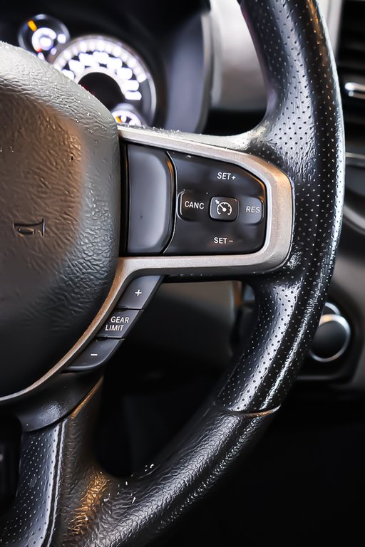 2022 Ram 1500 TRADESMAN + 4X4 CREW CAB + V6 3.6L in Terrebonne, Quebec - 17 - w1024h768px