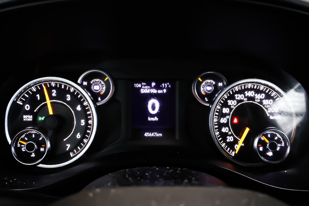 2022 Ram 1500 TRADESMAN + 4X4 CREW CAB + V6 3.6L in Terrebonne, Quebec - 18 - w1024h768px