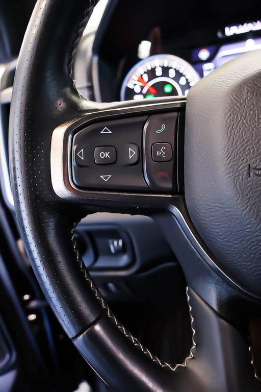 2022 Ram 1500 SPORT + 4X4 + CREW CAB + NIGHT EDITION + V8 HEMI in Terrebonne, Quebec - 17 - w1024h768px