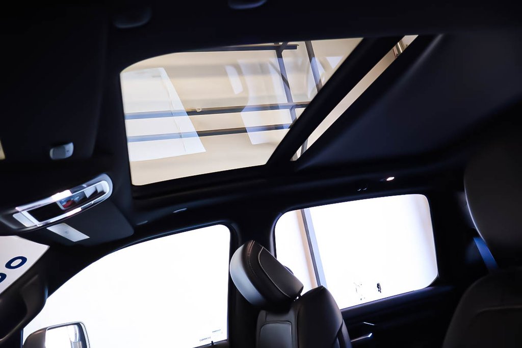 2022 Ram 1500 SPORT + 4X4 + CREW CAB + NIGHT EDITION + V8 HEMI in Terrebonne, Quebec - 11 - w1024h768px