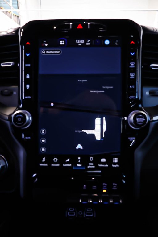 2022 Ram 1500 SPORT + 4X4 + CREW CAB + NIGHT EDITION + V8 HEMI in Terrebonne, Quebec - 25 - w1024h768px