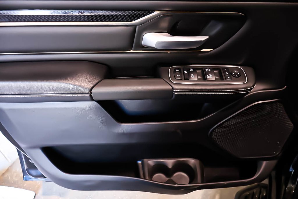 2022 Ram 1500 SPORT + 4X4 + CREW CAB + NIGHT EDITION + V8 HEMI in Terrebonne, Quebec - 29 - w1024h768px
