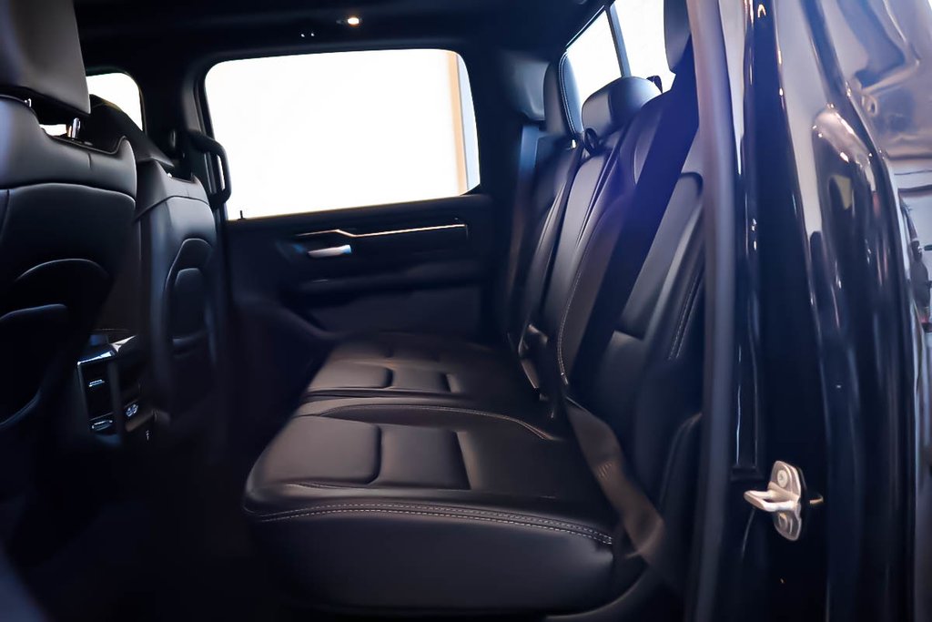 2022 Ram 1500 SPORT + 4X4 + CREW CAB + NIGHT EDITION + V8 HEMI in Terrebonne, Quebec - 30 - w1024h768px